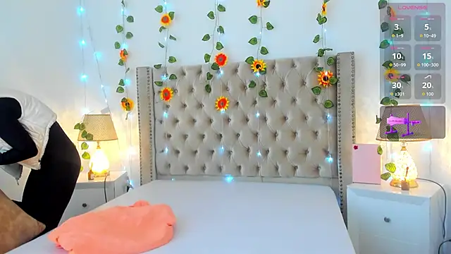 Snapshot of CandieGilson__ chatting on 09.28.25 CandieGilson online show from 09.28.25