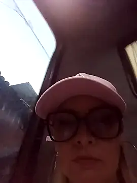 Snapshot of CandieGilson__ chatting on 10.04.25 CandieGilson online show from 10.04.25