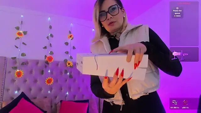 Snapshot of CandieGilson__ chatting on 10.08.25 CandieGilson online show from 10.08.25