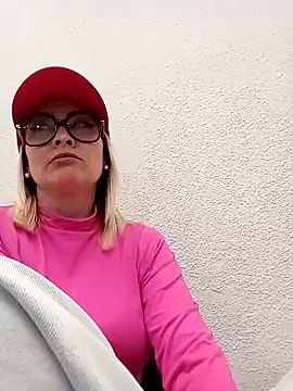 Snapshot of CandieGilson__ chatting on 10.12.25 CandieGilson online show from 10.12.25