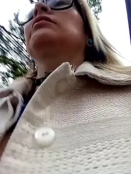 Snapshot of CandieGilson__ chatting on 10.17.25 CandieGilson online show from 10.17.25