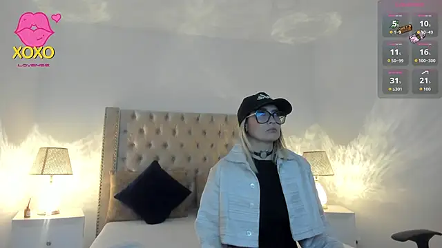 Snapshot of CandieGilson__ chatting on 11.11.25 CandieGilson online show from 11.11.25