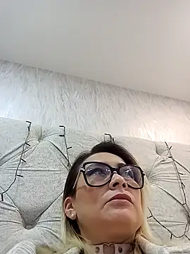 Snapshot of CandieGilson__ chatting on 11.15.25 CandieGilson online show from 11.15.25