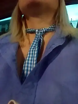 Snapshot of CandieGilson__ chatting on 11.26.25 CandieGilson online show from 11.26.25