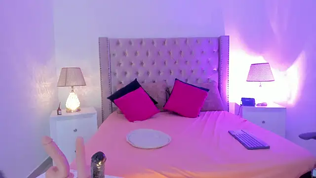 Snapshot of CandieGilson__ chatting on 11.28.25 CandieGilson online show from 11.28.25