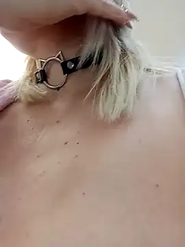 Snapshot of CandieGilson__ chatting on 12.03.25 CandieGilson online show from 12.03.25