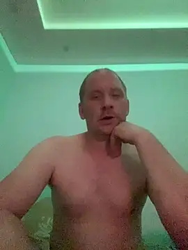 Krzysiekg123 online show from 01.15.26