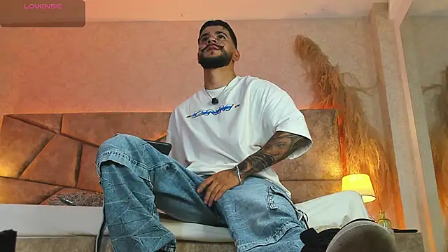 Snapshot of DickGriffith_ chatting on 09.13.25 DickGriffith online show from 09.13.25