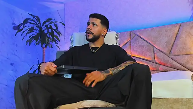 Snapshot of DickGriffith_ chatting on 10.05.25 DickGriffith online show from 10.05.25