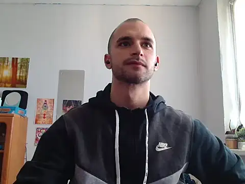 Snapshot of OskarBreno chatting on 04.28.26 OskarBreno online show from 04.28.26