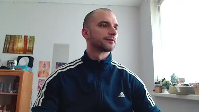 Snapshot of OskarBreno chatting on 04.29.26 OskarBreno online show from 04.29.26
