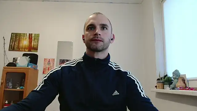 Snapshot of OskarBreno chatting on 04.29.26 OskarBreno online show from 04.29.26