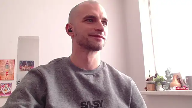 Snapshot of OskarBreno chatting on 04.30.26 OskarBreno online show from 04.30.26