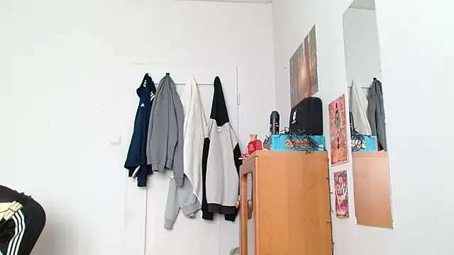 Snapshot of OskarBreno chatting on 05.13.26 OskarBreno online show from 05.13.26