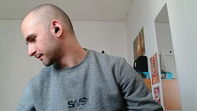 Snapshot of OskarBreno chatting on 05.14.26 OskarBreno online show from 05.14.26