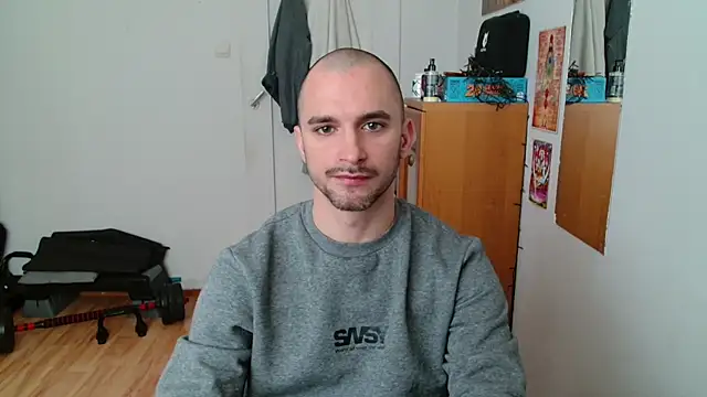 Snapshot of OskarBreno chatting on 05.15.26 OskarBreno online show from 05.15.26