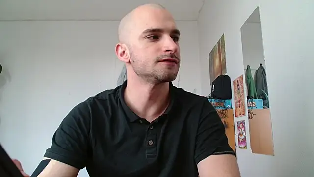 Snapshot of OskarBreno chatting on 05.20.26 OskarBreno online show from 05.20.26