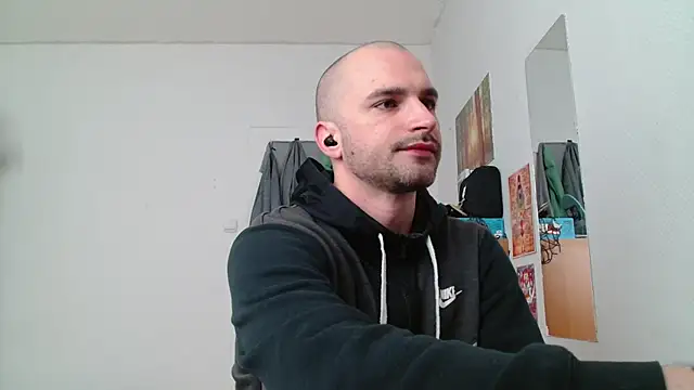 Snapshot of OskarBreno chatting on 05.22.26 OskarBreno online show from 05.22.26