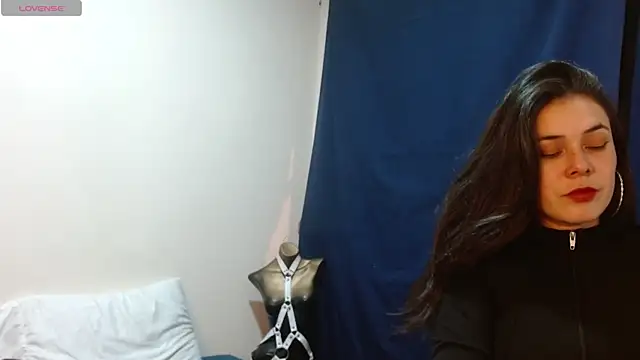 Snapshot of SamanthaGreen- chatting on 03.18.25 SamanthaGreen- online show from 03.18.25