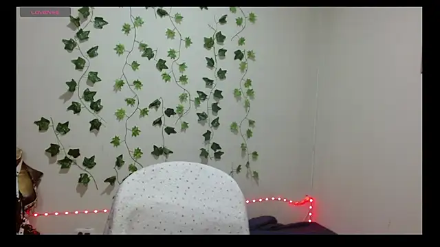 Snapshot of SamanthaGreen- chatting on 09.27.25 SamanthaGreen- online show from 09.27.25