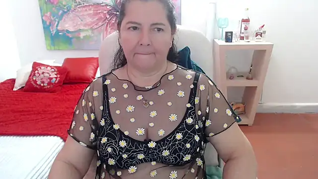 Snapshot of leonela_69 chatting on 12.15.25 leonela 69 online show from 12.15.25