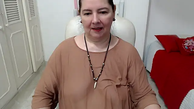 Snapshot of leonela_69 chatting on 06.26.26 leonela 69 online show from 06.26.26