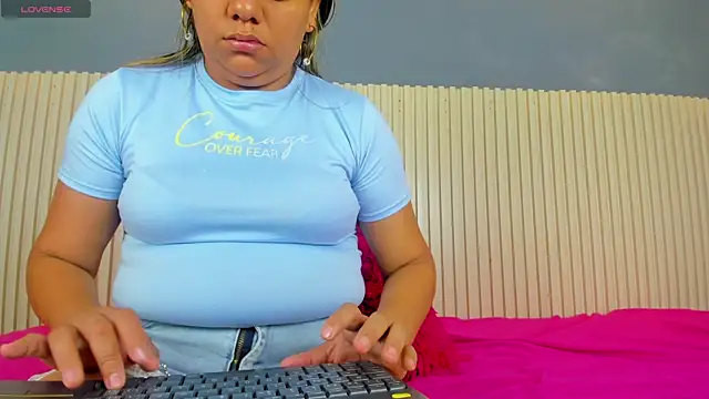 Aida-nicolle online show from 03.17.25