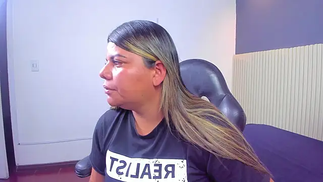 Aida-nicolle online show from 09.15.25