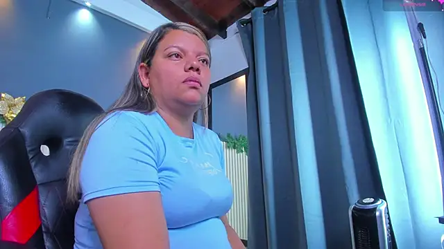 Aida-nicolle online show from 12.17.25