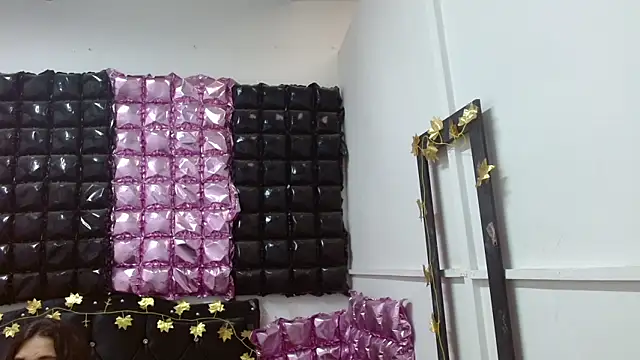 Snapshot of poisondost_hot chatting on 09.24.25 poisondost hot online show from 09.24.25