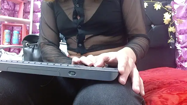 Snapshot of poisondost_hot chatting on 10.14.25 poisondost hot online show from 10.14.25