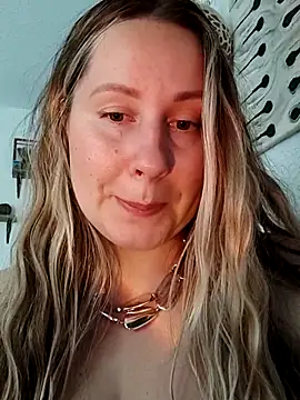 Mona Plus online show from 03.03.25