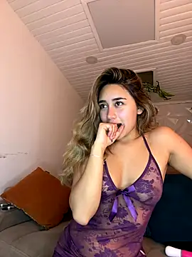 Hornyholly   online show from 01.06.26