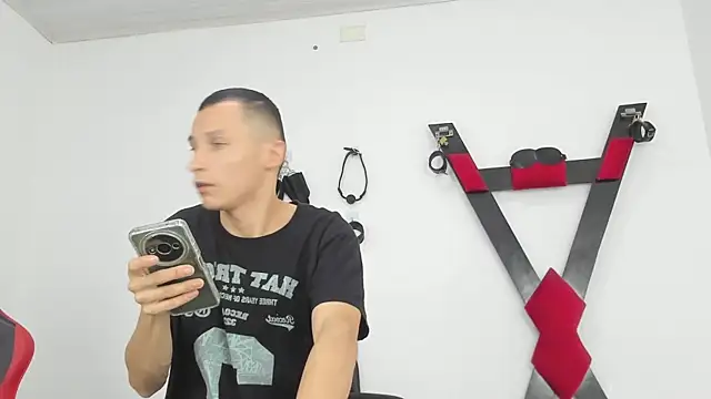 Snapshot of Isak_Millan chatting on 11.06.25 Isak Millan online show from 11.06.25