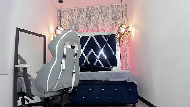Snapshot of charlotte_bluee chatting on 03.03.25 charlotte bluee online show from 03.03.25