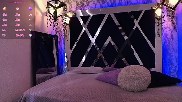 Snapshot of charlotte_bluee chatting on 09.22.25 charlotte bluee online show from 09.22.25