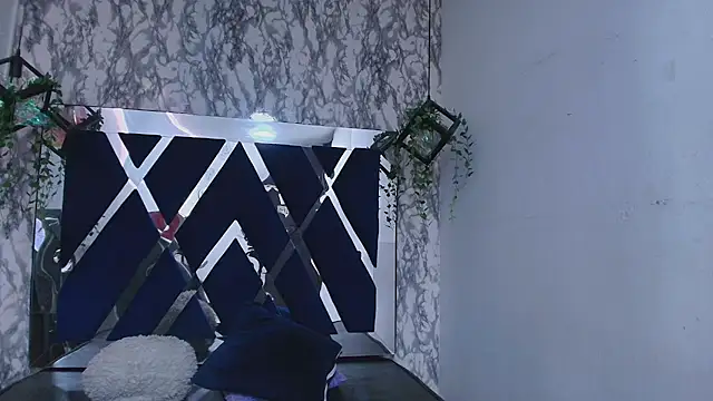 Snapshot of charlotte_bluee chatting on 10.04.25 charlotte bluee online show from 10.04.25