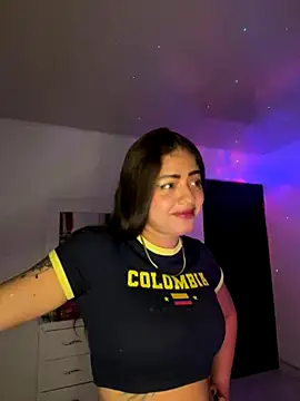 Snapshot of isis_lombardi chatting on 10.11.25 isis lombardi online show from 10.11.25