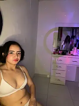 Snapshot of isis_lombardi chatting on 10.11.25 isis lombardi online show from 10.11.25