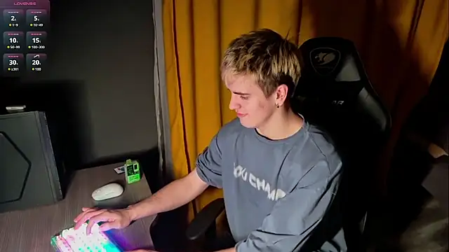 Snapshot of EdwinBlaze chatting on 02.13.25 EdwinBlaze online show from 02.13.25