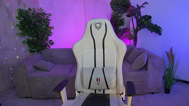 Snapshot of Layla_Sweet_ chatting on 03.20.25 Layla Sweet online show from 03.20.25