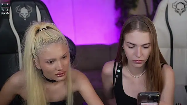 Snapshot of Layla_Sweet_ chatting on 10.16.25 Layla Sweet online show from 10.16.25