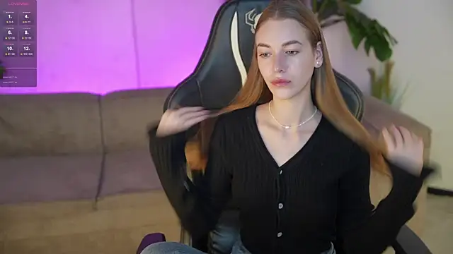 Snapshot of Layla_Sweet_ chatting on 10.20.25 Layla Sweet online show from 10.20.25