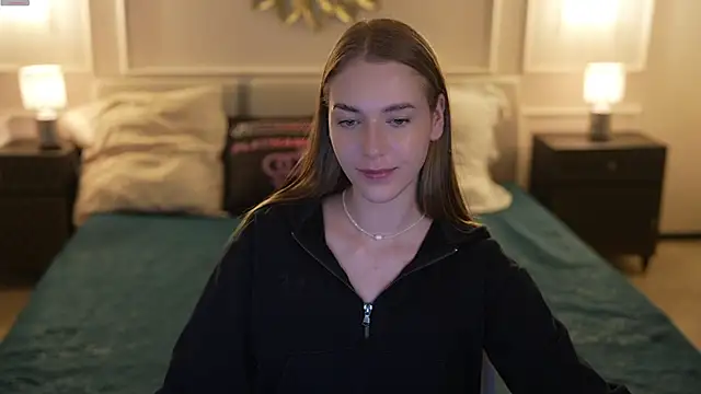 Snapshot of Layla_Sweet_ chatting on 12.15.25 Layla Sweet online show from 12.15.25