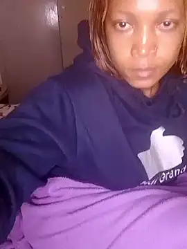 Snapshot of ChloeBab chatting on 11.17.25 ChloeBab online show from 11.17.25