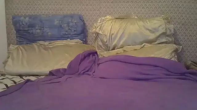 Snapshot of ChloeBab chatting on 12.18.25 ChloeBab online show from 12.18.25