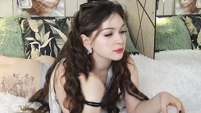 Snapshot of -Amora chatting on 02.17.25 -Amora online show from 02.17.25