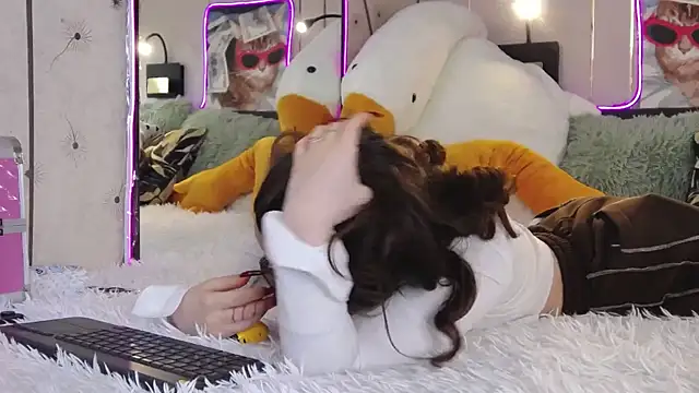 Snapshot of -Amora chatting on 03.10.25 -Amora online show from 03.10.25