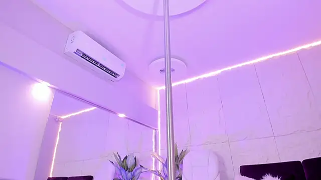 MelanieHillss online show from 12.04.25