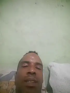 Snapshot of Rodr6812pc chatting on 10.31.25 Rodr6812pc online show from 10.31.25